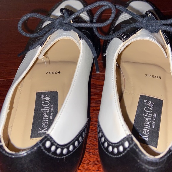 Vintage 1990s Kenneth Cole Women's Spectator Black & White Shoes - Picture 4 of 7